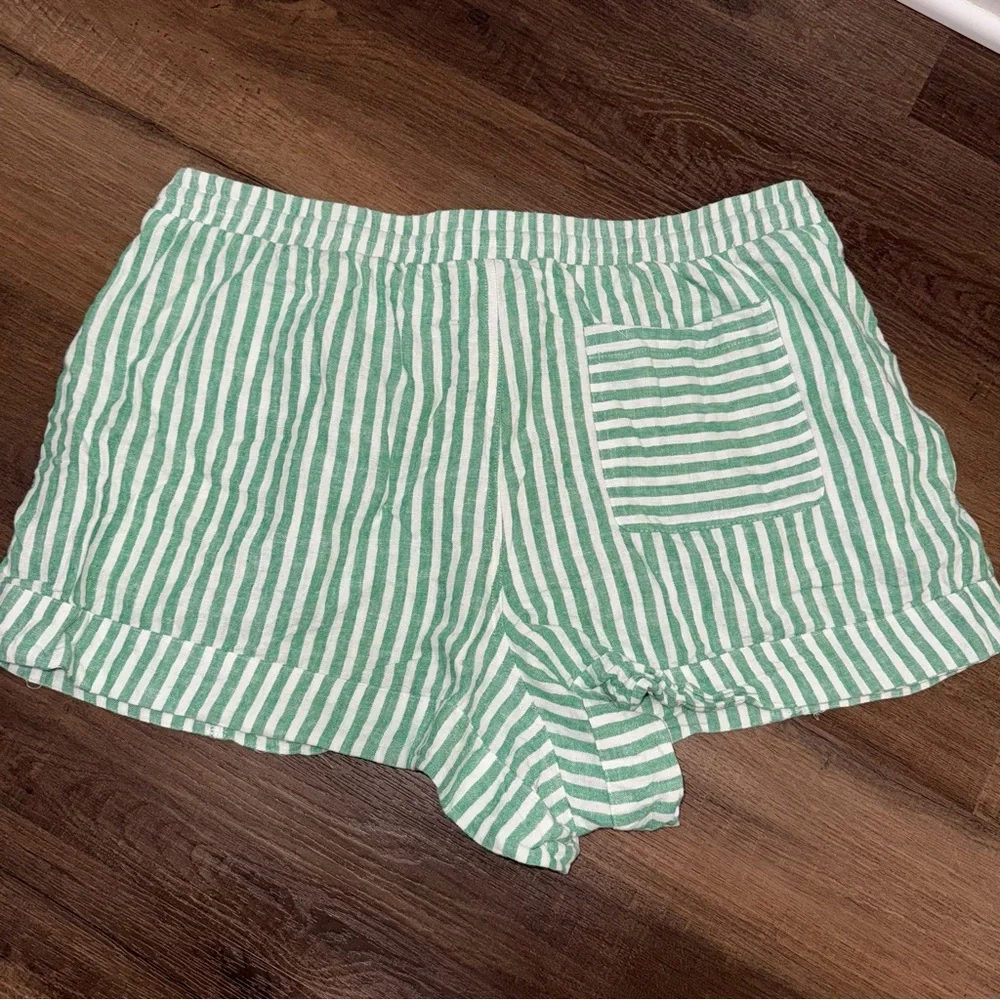 Like new! Target Universal Thread Green & White Striped Pull-on Shorts